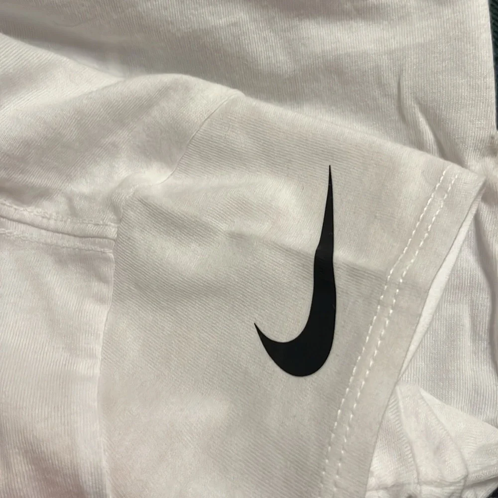 NWT Nike Girls 6X white Capped Sleeved White T-Shirt w/Pink & red glitter Hearts